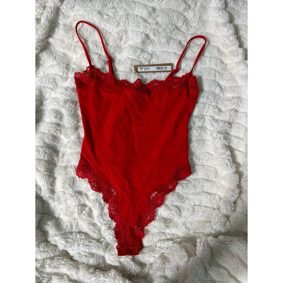 SKIMS Fits Everybody Lace Cami Bodysuit | Cayenne - Picture 1 of 5